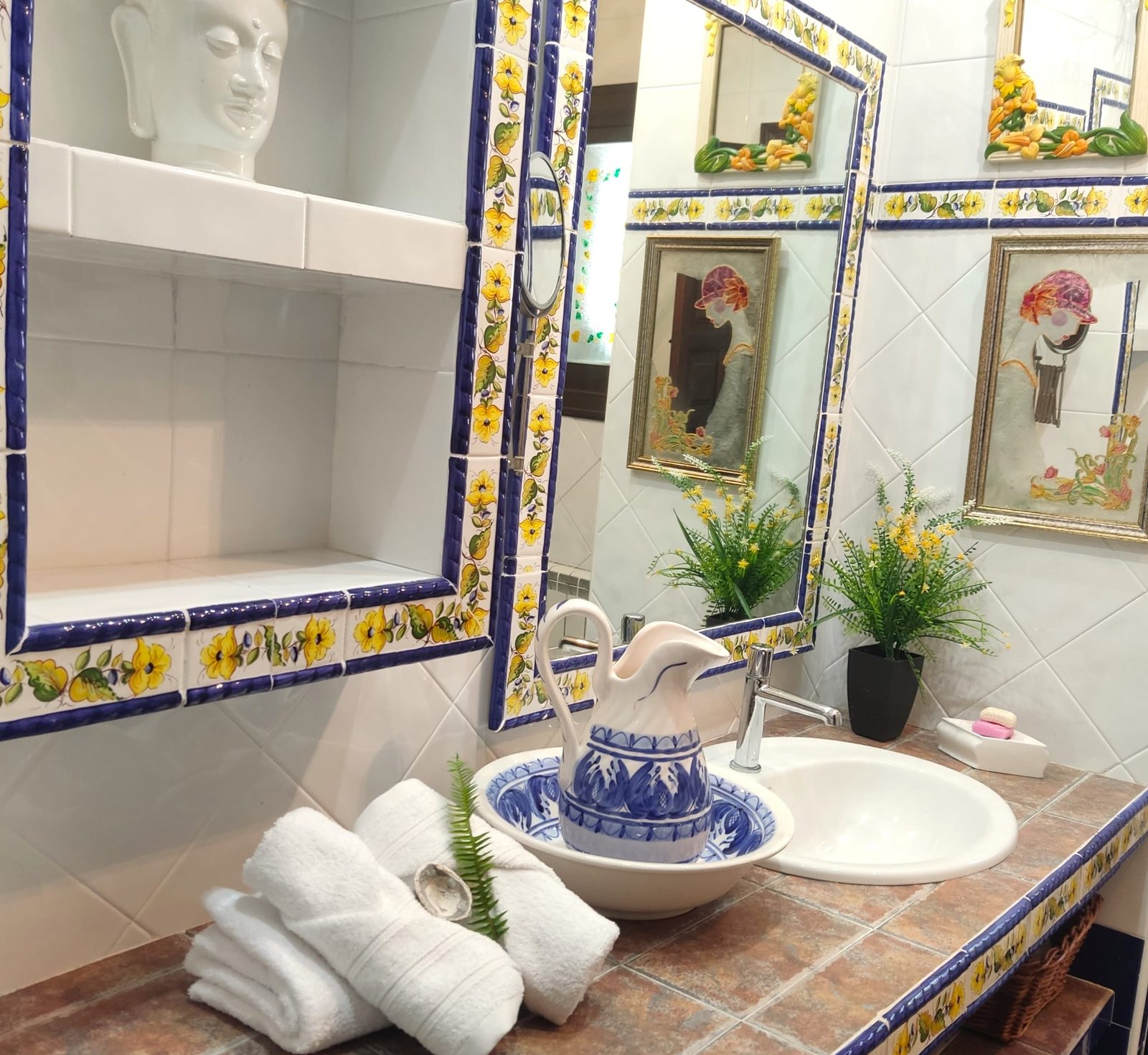 Bathroom · Dormitorios y baños de Villa Santos
